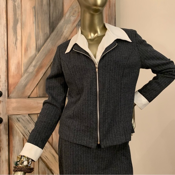 Skirt Suit Gray Pinstripe Mini Skirt Suit Set Size 5/6 - Picture 12 of 16